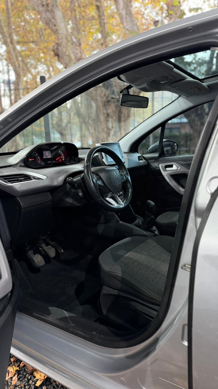 Peugeot 208 foto 10