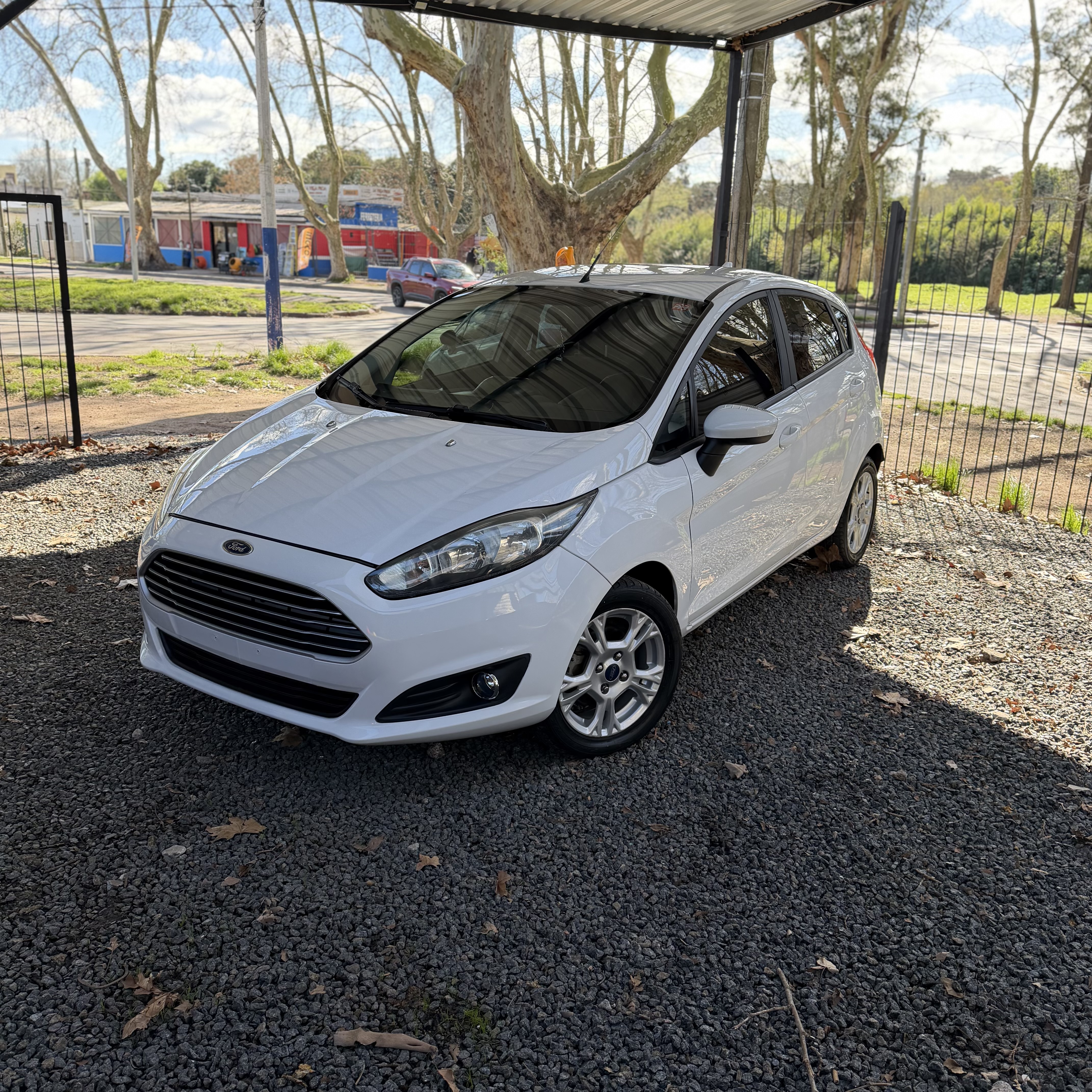 Ford Fiesta foto 1