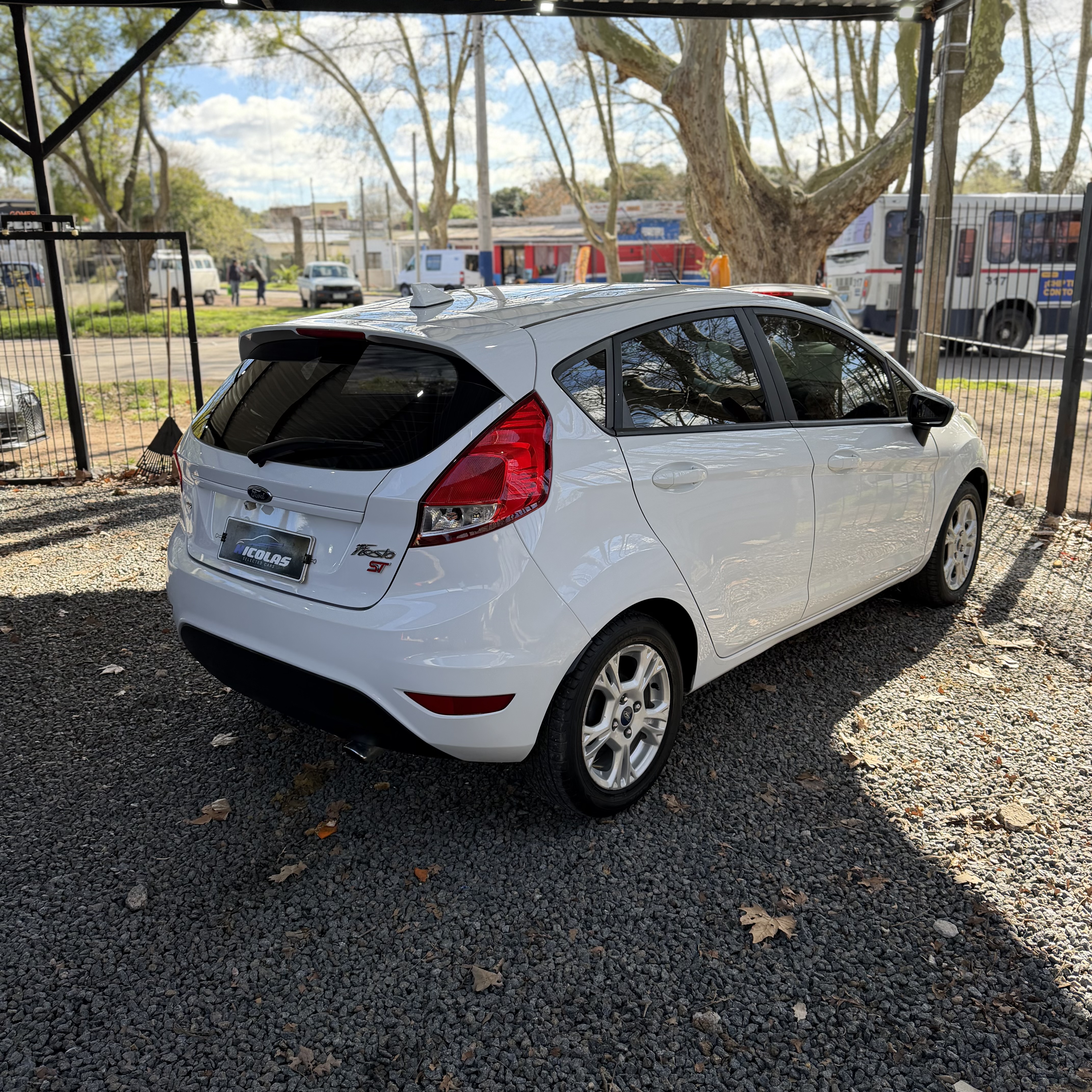 Ford Fiesta foto 4