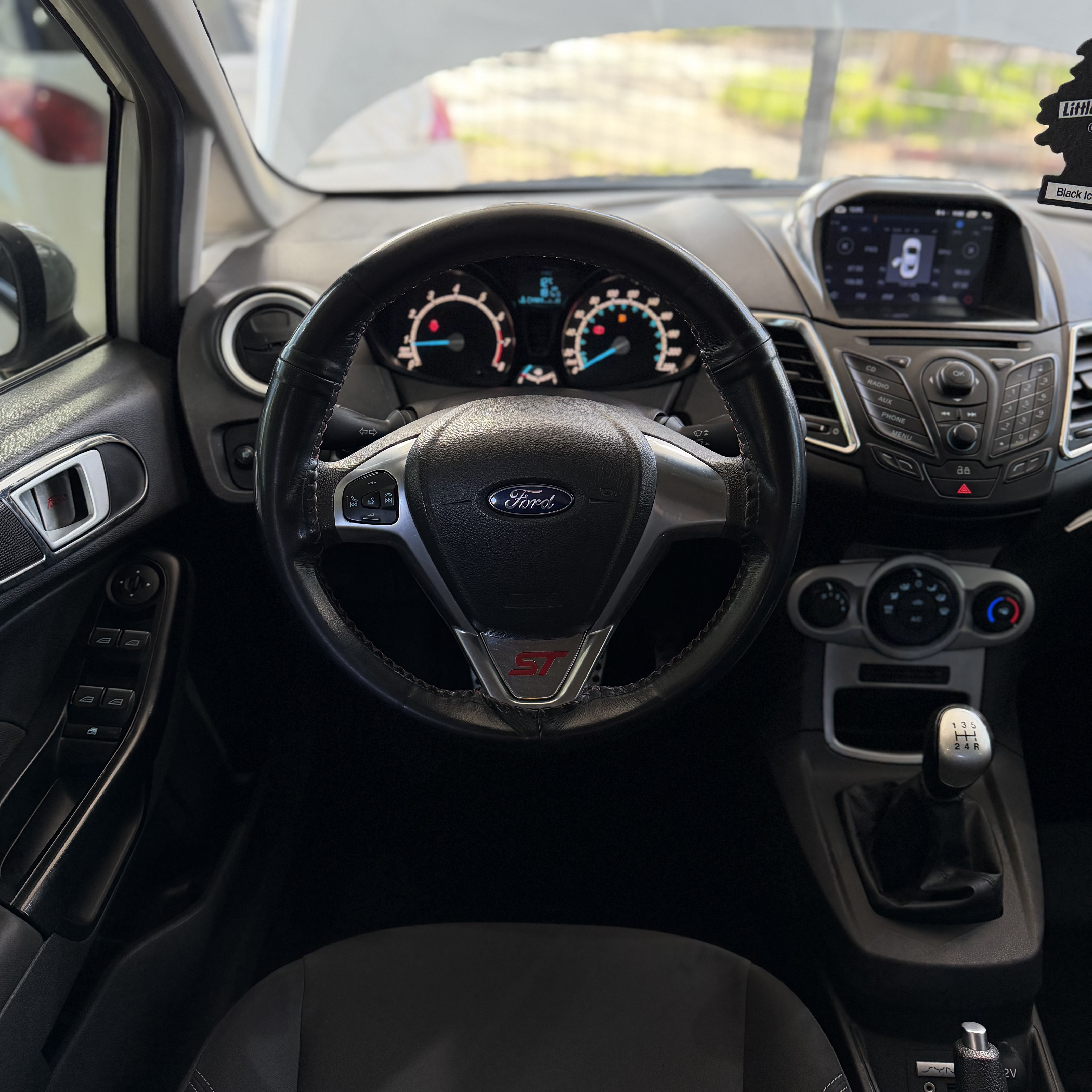 Ford Fiesta foto 9